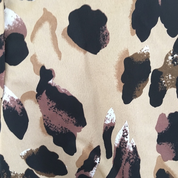 🔥HP🔥 1 LEFT MADISON Leopard print top - Picture 7 of 8